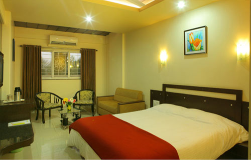 accommodation_sangli_hotel_iconinn_royal_suite-img